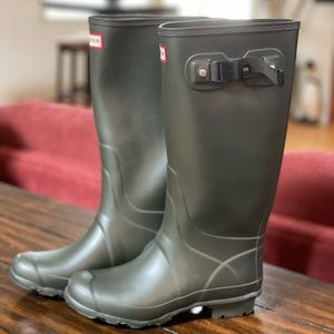 Hunter Rain Boots - dark olive green